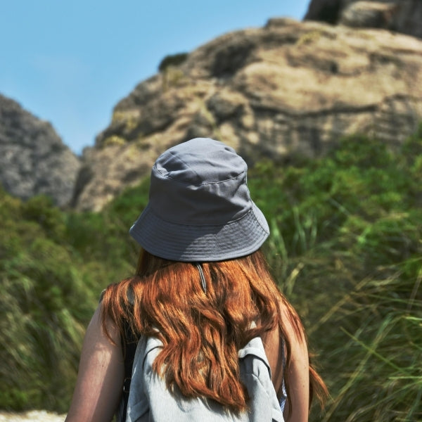 הגנה מהשמש בטיולים: איך להיות חכמים בשמש ולא להישרף בדרך