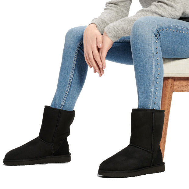 UGG Classic Short מגפי פרווה האג קלאסיק שורט נשים