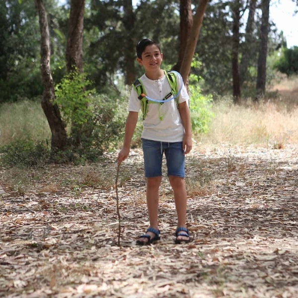 SOURCE Spry מנשא מים לילדים 1.5 ליטר שורש