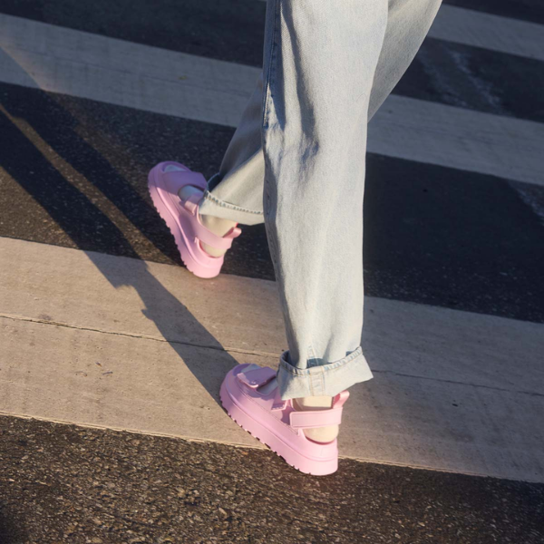 UGG GoldenGlow סנדלי פלטפורמה האג גולדן גלואו נשים