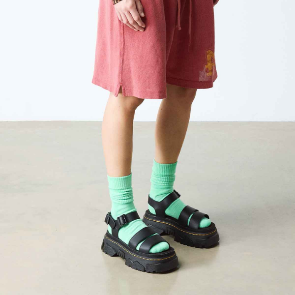 DR. MARTENS Mattison 2S Sandal סנדלי עור פלטפורמה נשים