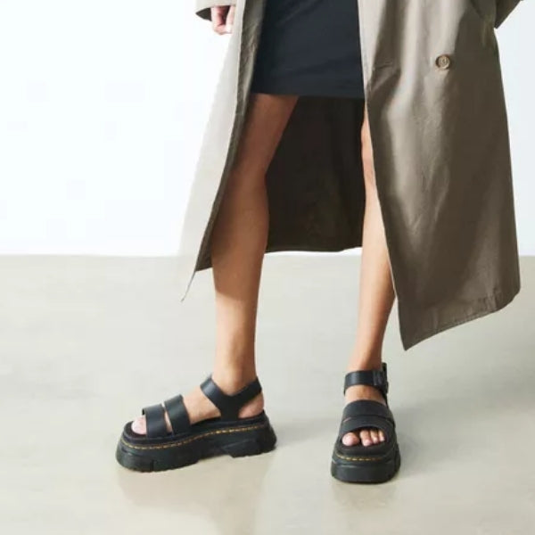 DR. MARTENS Mattison 2S Sandal סנדלי עור פלטפורמה נשים