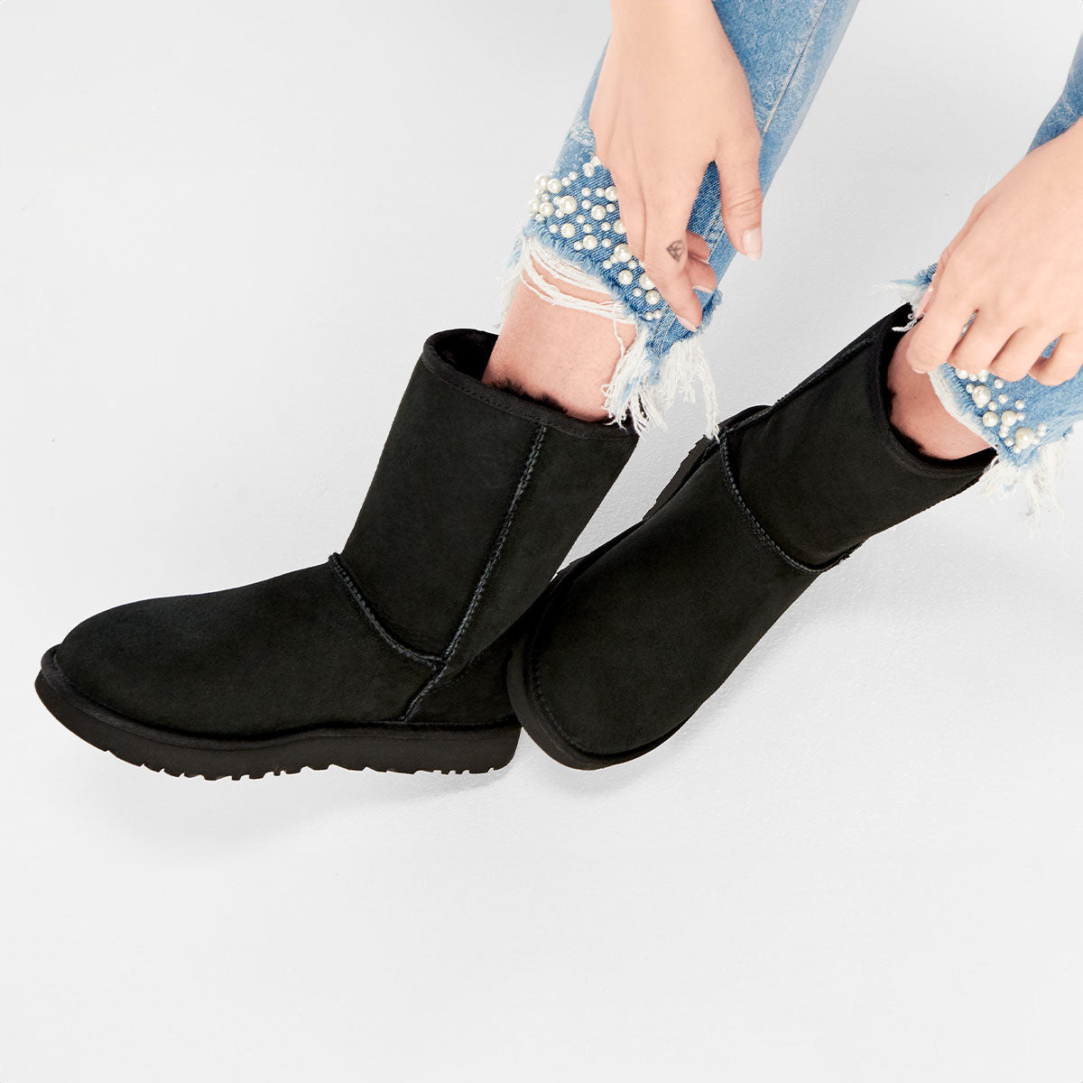 UGG Classic Short מגפי פרווה האג קלאסיק שורט נשים