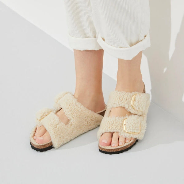 BIRKENSTOCK Arizona BB Teddy כפכפי פרווה בירקנשטוק נשים BIRKENSTOCK
