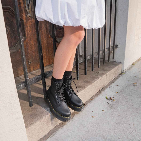 DR. MARTENS Jadon III 8 Eye מגפי פלטפורמה ד"ר מרטינס נשים DR. MARTENS