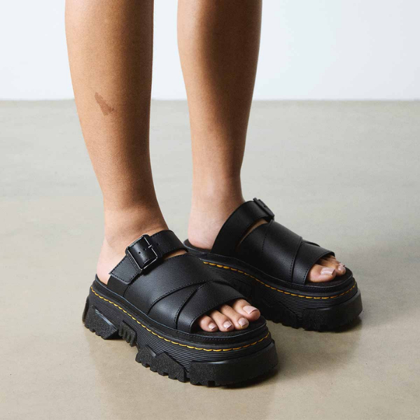 DR. MARTENS Mattison Slide Sandal כפכפי עור פלטפורמה נשים