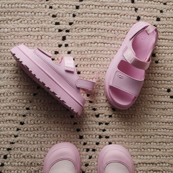 UGG GoldenGlow סנדלי פלטפורמה האג גולדן גלואו נשים