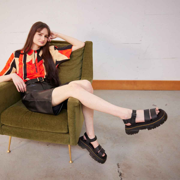 DR. MARTENS Mattison 2S Sandal סנדלי עור פלטפורמה נשים